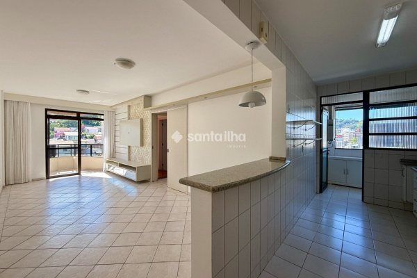 Apartamento à venda com 76m², 2 quartos, 1 suíte, 1 vaga no bairro Centro em Florianópolis