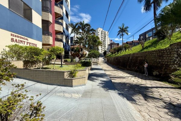 Apartamento à venda com 76m², 2 quartos, 1 suíte, 1 vaga no bairro Centro em Florianópolis