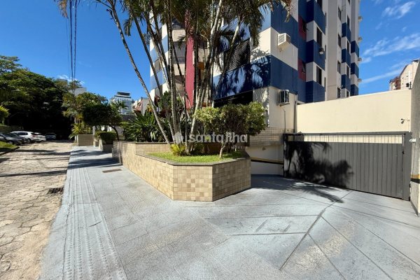 Apartamento à venda com 76m², 2 quartos, 1 suíte, 1 vaga no bairro Centro em Florianópolis