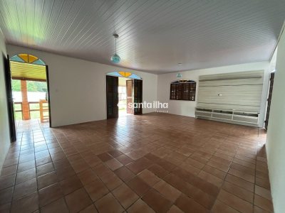 Casa para alugar com 185m², 3 quartos, 1 suíte, 5 vagas no bairro Campeche em Florianópolis - Foto 3