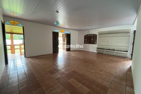 Casa para alugar com 185m², 3 quartos, 1 suíte, 5 vagas no bairro Campeche em Florianópolis