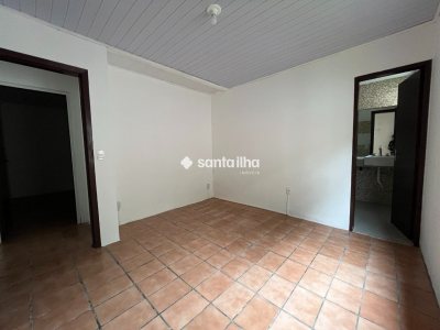 Casa para alugar com 185m², 3 quartos, 1 suíte, 5 vagas no bairro Campeche em Florianópolis - Foto 12