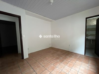Casa para alugar com 185m², 3 quartos, 1 suíte, 5 vagas no bairro Campeche em Florianópolis - Foto 10