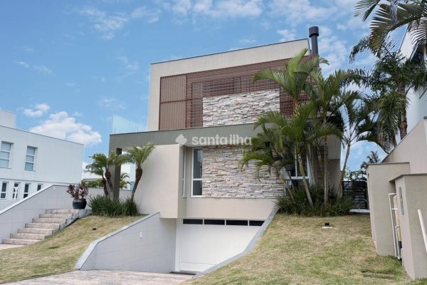 Casa em Condomínio à venda com 342m², 5 quartos, 4 suítes, 2 vagas no bairro Morro das Pedras em Florianópolis