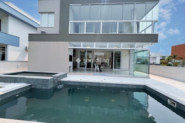 Casa em Condomínio à venda com 342m², 5 quartos, 4 suítes, 2 vagas no bairro Morro das Pedras em Florianópolis