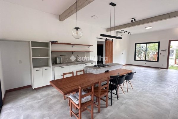 Casa à venda com 125m², 2 quartos, 1 suíte, 4 vagas no bairro Açores em Florianópolis