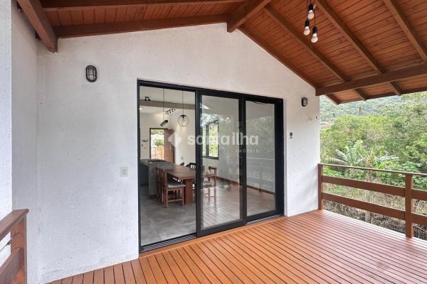 Casa à venda com 125m², 2 quartos, 1 suíte, 4 vagas no bairro Açores em Florianópolis
