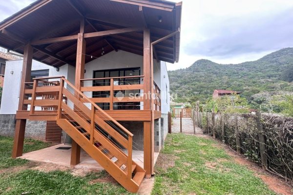 Casa à venda com 125m², 2 quartos, 1 suíte, 4 vagas no bairro Açores em Florianópolis