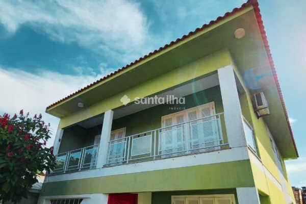 Casa à venda com 160m², 4 quartos, 2 suítes, 3 vagas no bairro Campeche em Florianopolis