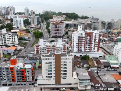 Apartamento à venda com 67m², 2 quartos, 1 suíte, 1 vaga no bairro Agronômica em Florianópolis - Foto 3