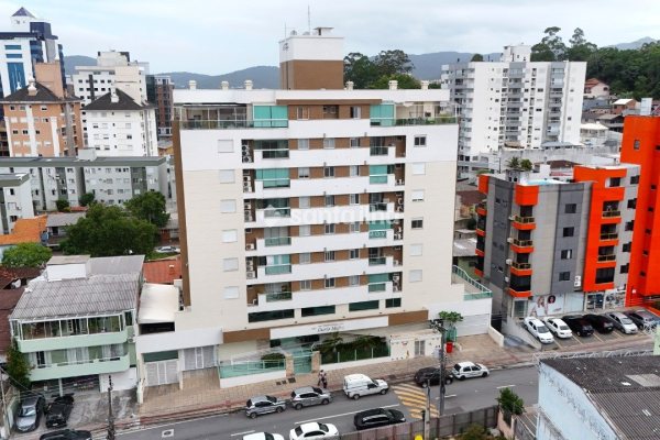 Apartamento à venda com 67m², 2 quartos, 1 suíte, 1 vaga no bairro Agronômica em Florianópolis