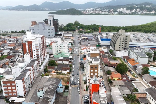 Apartamento à venda com 67m², 2 quartos, 1 suíte, 1 vaga no bairro Agronômica em Florianópolis