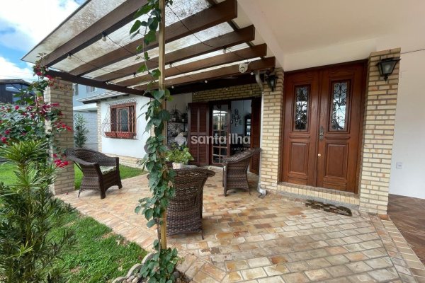 Casa à venda com 234m², 4 quartos, 1 suíte, 4 vagas no bairro Campeche em Florianópolis