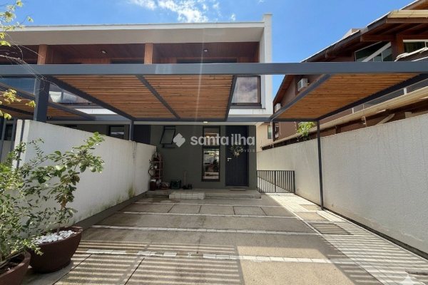 Casa à venda com 123m², 3 quartos, 1 suíte, 1 vaga no bairro Campeche em Florianópolis