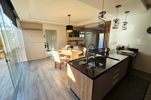 Casa à venda com 128m², 2 quartos, 2 suítes, 2 vagas no bairro Ribeirão da Ilha em Florianópolis