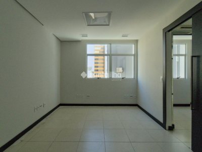 Loja à venda com 138m², 4 vagas no bairro Centro em Florianópolis - Foto 9