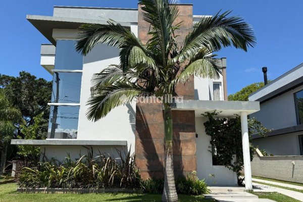 Casa em Condomínio à venda com 230m², 3 quartos, 1 suíte, 2 vagas no bairro Ribeirão da Ilha em Florianópolis