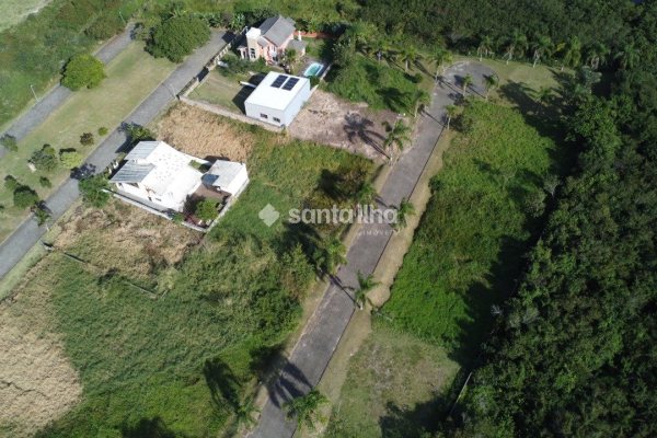 Terreno à venda com 375m² no bairro Pântano do Sul em Florianópolis