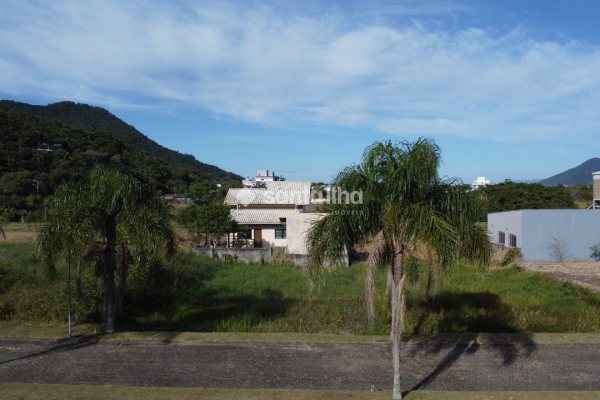 Terreno à venda com 375m² no bairro Pântano do Sul em Florianópolis