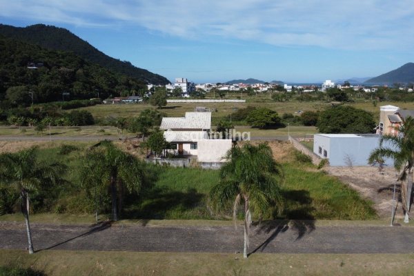 Terreno à venda com 375m² no bairro Pântano do Sul em Florianópolis