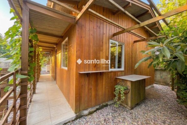 Casa à venda com 70m², 3 quartos, 2 vagas no bairro Campeche em Florianópolis