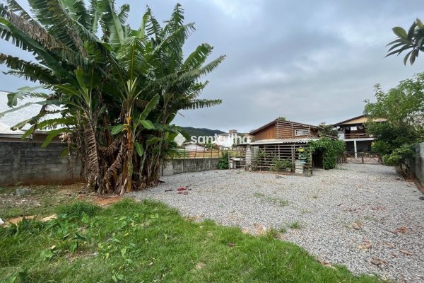 Casa à venda com 70m², 3 quartos, 2 vagas no bairro Campeche em Florianópolis