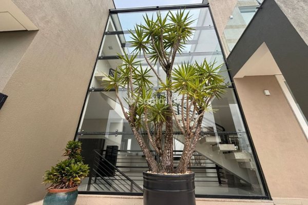Casa em Condomínio à venda com 342m², 5 quartos, 4 suítes, 2 vagas no bairro Morro das Pedras em Florianópolis