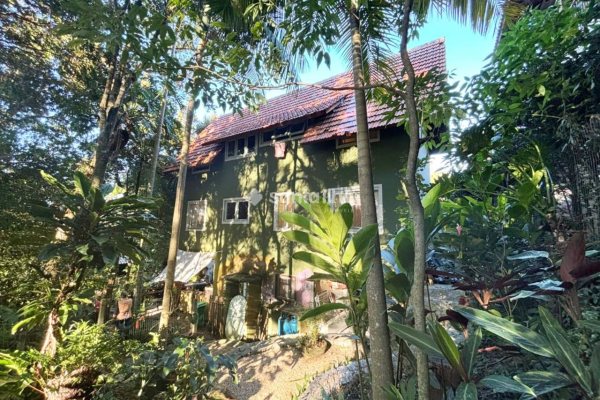 Casa à venda com 130m², 3 quartos, 1 vaga no bairro Lagoa da Conceição em Florianópolis