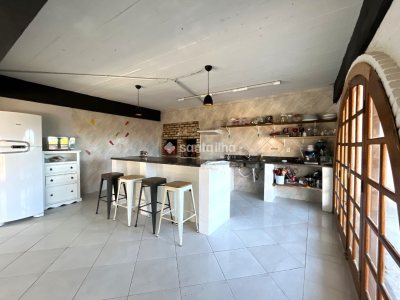 Casa para alugar com 350m², 6 quartos, 5 suítes no bairro Pântano do Sul em Florianópolis - Foto 4