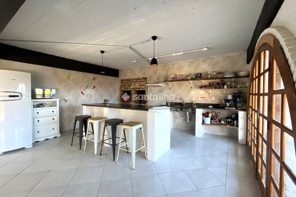Casa para alugar com 350m², 6 quartos, 5 suítes no bairro Pântano do Sul em Florianópolis