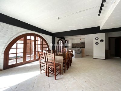 Casa para alugar com 350m², 6 quartos, 5 suítes no bairro Pântano do Sul em Florianópolis - Foto 49
