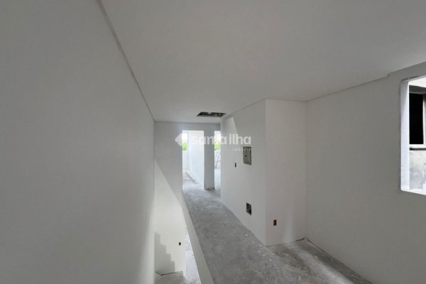Casa à venda com 145m², 3 quartos, 1 suíte, 1 vaga no bairro Campeche em Florianópolis