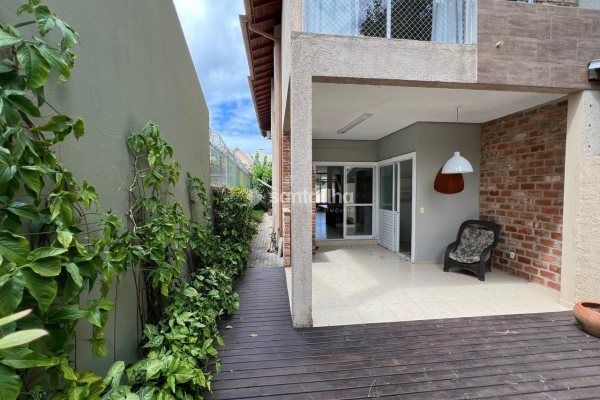 Casa à venda com 138m², 3 quartos, 1 suíte, 2 vagas no bairro Lagoa da Conceição em Florianópolis