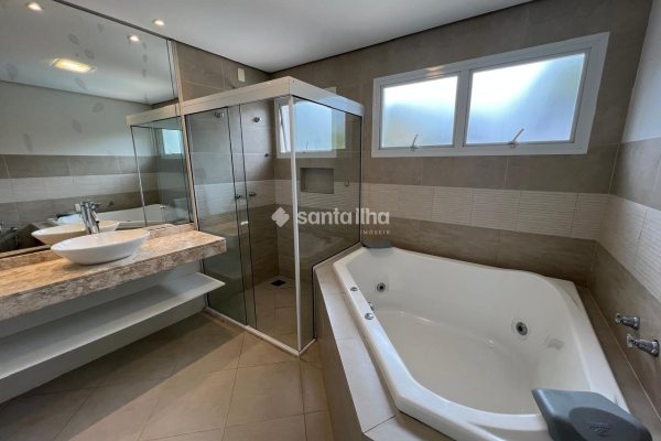 Casa à venda com 138m², 3 quartos, 1 suíte, 2 vagas no bairro Lagoa da Conceição em Florianópolis