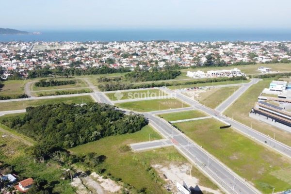 Terreno à venda com 160m², 2 vagas no bairro Campeche em Florianópolis