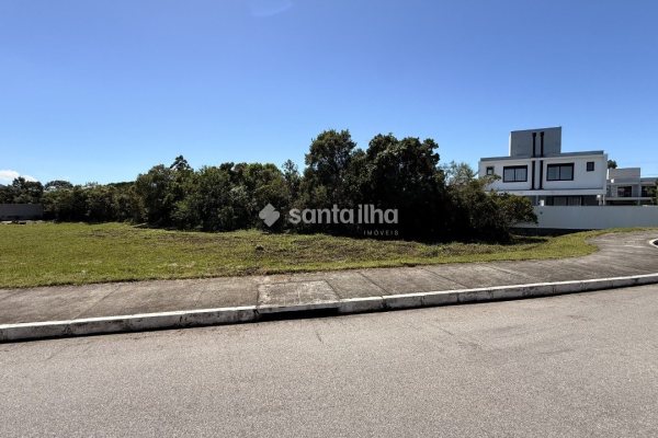 Terreno à venda com 160m², 2 vagas no bairro Campeche em Florianópolis