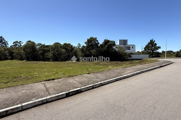 Terreno à venda com 160m², 2 vagas no bairro Campeche em Florianópolis