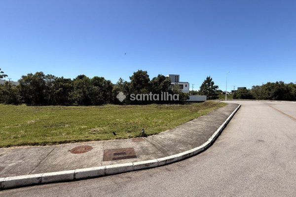 Terreno à venda com 160m², 2 vagas no bairro Campeche em Florianópolis