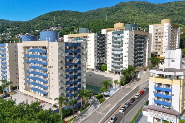 Apartamento à venda com 74m², 3 quartos, 1 suíte, 2 vagas no bairro Itacorubi em Florianópolis