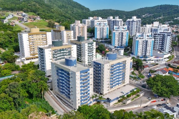 Apartamento à venda com 74m², 3 quartos, 1 suíte, 2 vagas no bairro Itacorubi em Florianópolis