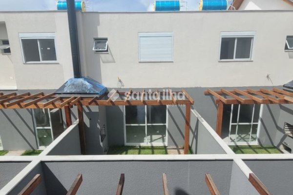 Casa à venda com 78m², 2 quartos, 2 suítes, 1 vaga no bairro Morro das Pedras em Florianópolis