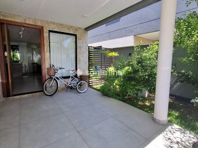 Casa à venda com 113m², 3 quartos, 1 suíte, 2 vagas no bairro Campeche em Florianópolis - Foto 4