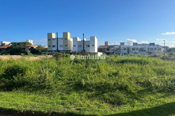 Terreno à venda com 800m², 1 vaga no bairro Rio Tavares em Florianópolis