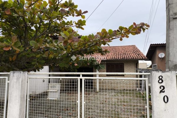 Casa à venda com 150m², 4 quartos, 2 vagas no bairro Carianos em Florianópolis