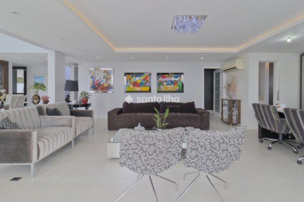 Casa à venda com 503m², 5 quartos, 5 suítes, 8 vagas no bairro João Paulo em Florianópolis
