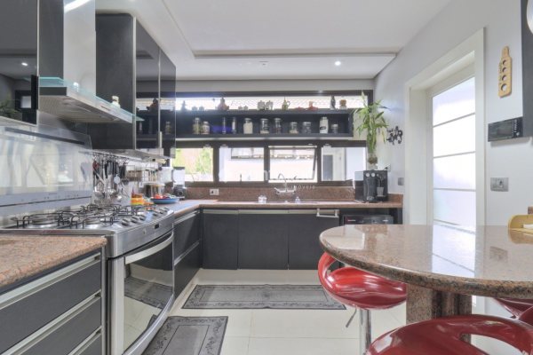 Casa à venda com 503m², 5 quartos, 5 suítes, 8 vagas no bairro João Paulo em Florianópolis