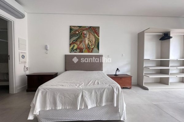 Studio à venda com 42m², 1 quarto, 1 vaga no bairro Saco Grande em Florianópolis