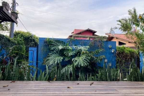Casa à venda com 187m², 3 quartos, 3 vagas no bairro Açores em Florianópolis