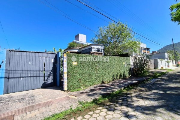 Casa à venda com 187m², 3 quartos, 3 vagas no bairro Açores em Florianópolis
