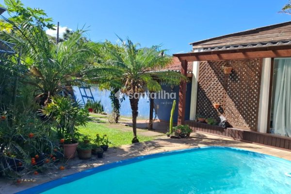 Casa à venda com 187m², 3 quartos, 3 vagas no bairro Açores em Florianópolis